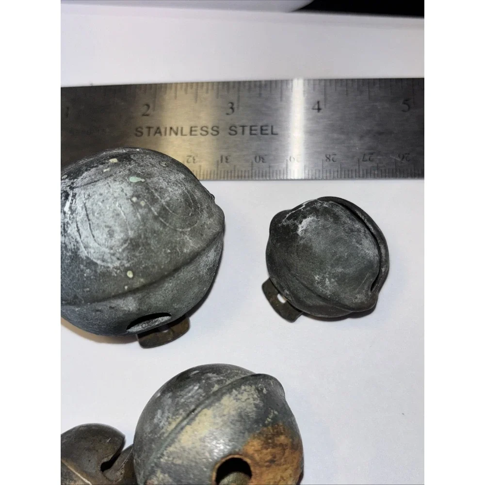 (4) ‎ vintage  brass petal  sleigh bells Shank mount, Not marked. 3778
